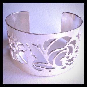 Silver cuff Bracelet with Beautiful Leaf Pattern